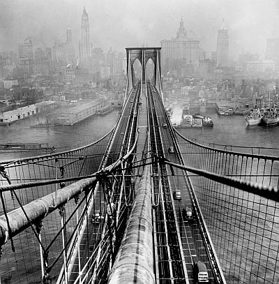 Brooklyn Bridge, 1946 / © Arthur Leipzig/Courtesy Howard Greenberg Gallery, New York
